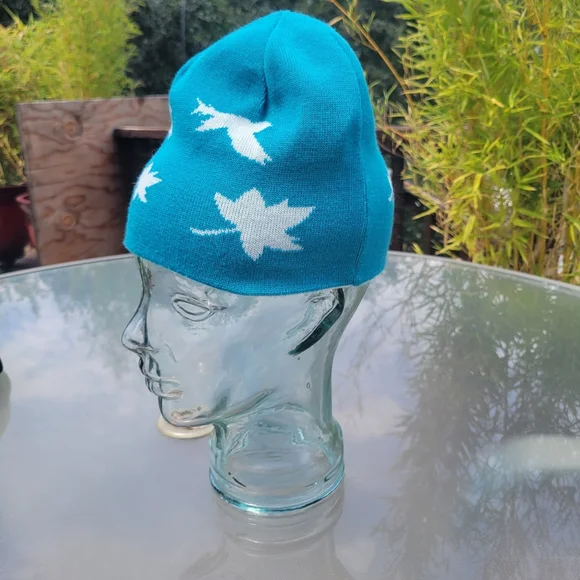 Volcom Unisex Beanie Hat with Teal Maple Leaf design. GOOD CONDITION - Picture 2 of 10